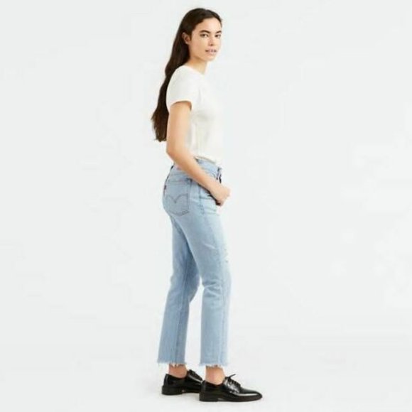 SOLD - LEVI'S Wedgie icon Raw Hem Cropped Jeans - Picture 3 of 9